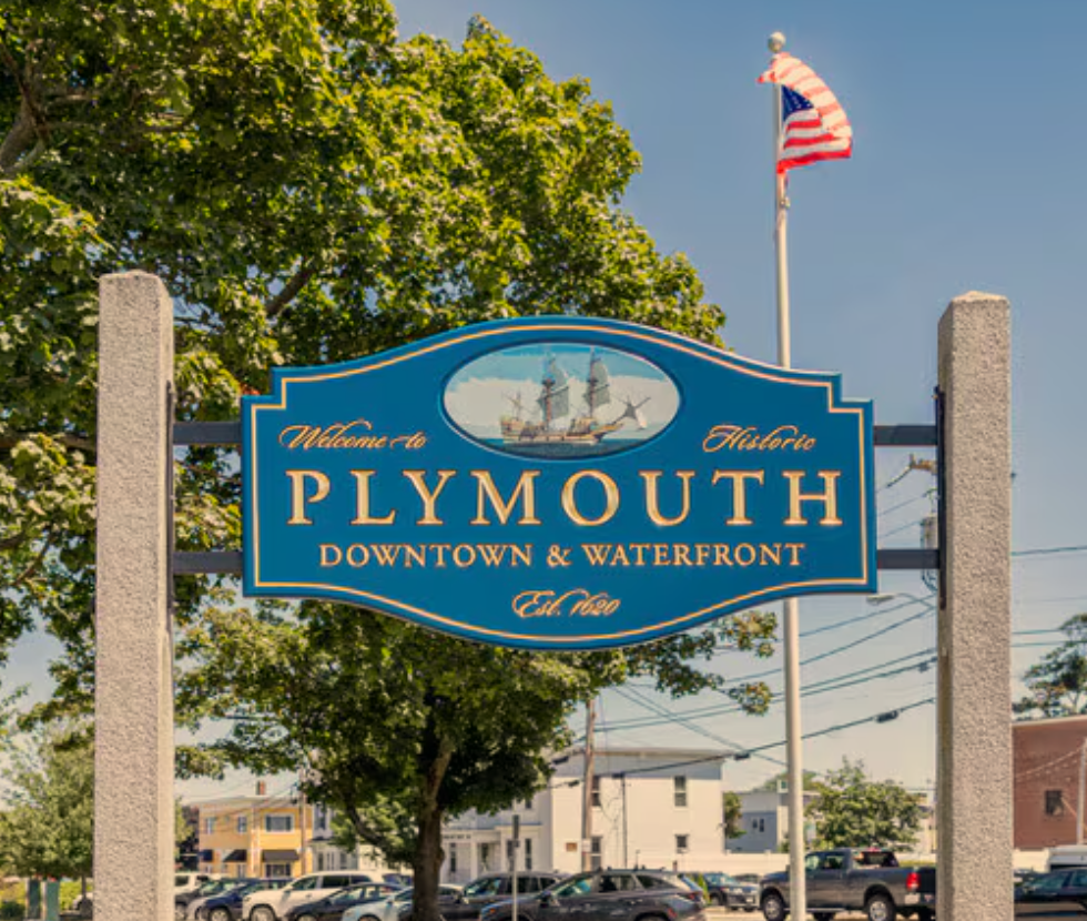 Welcome to historic Plymouth Downtown and Waterfront sign in Plymouth, Massachusetts

